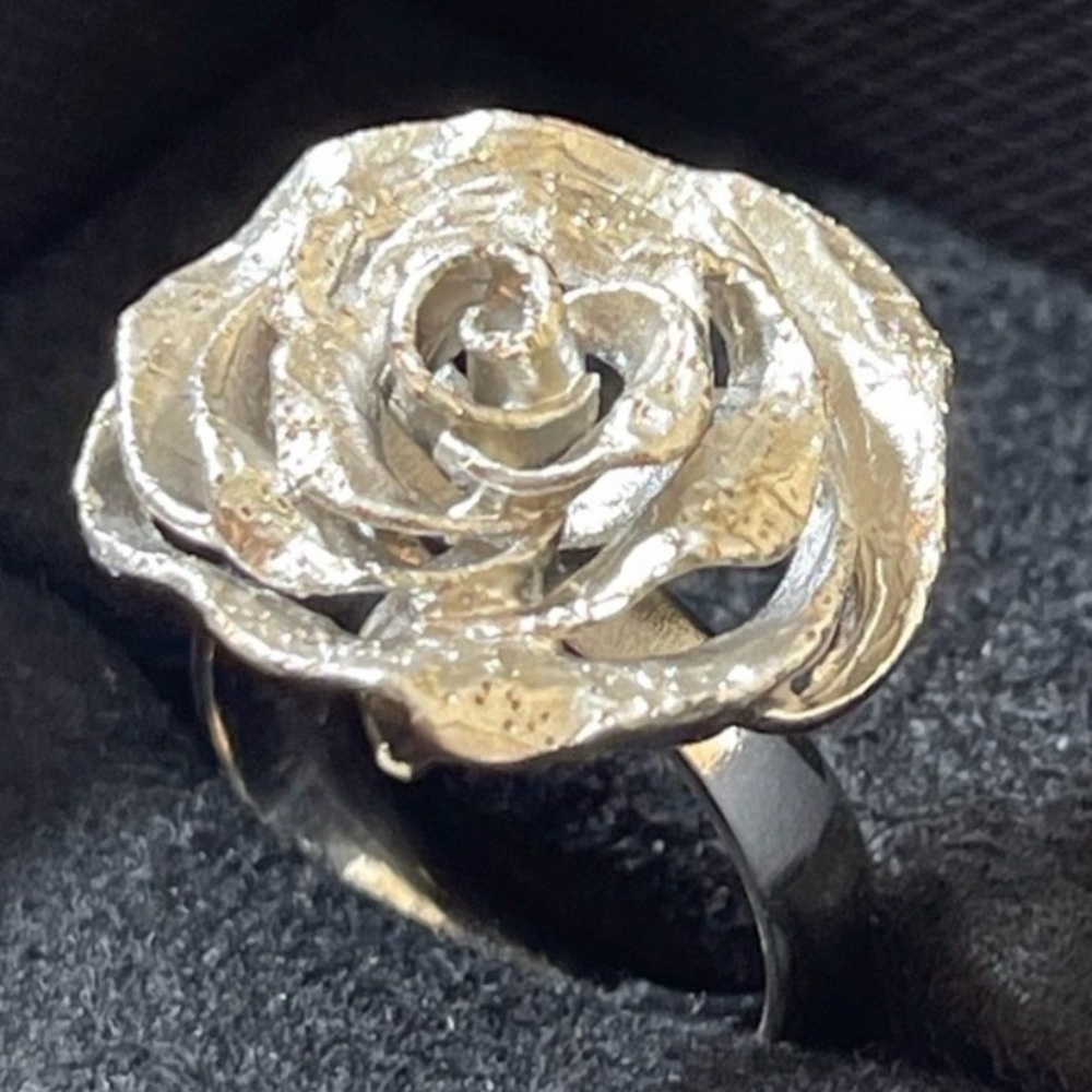 Stamped S925 Silver Stardust Silver Rose ring Size 7 - Picture 1 of 5